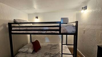 3 slaapkamers, een bureau, wifi, beddengoed