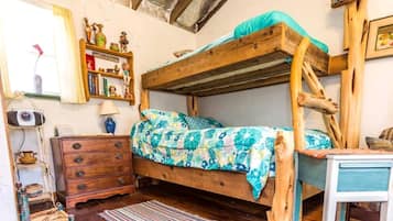 1 habitación, caja de seguridad en la habitación y ropa de cama