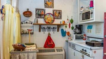 Coffee/tea maker, fridge, microwave, oven