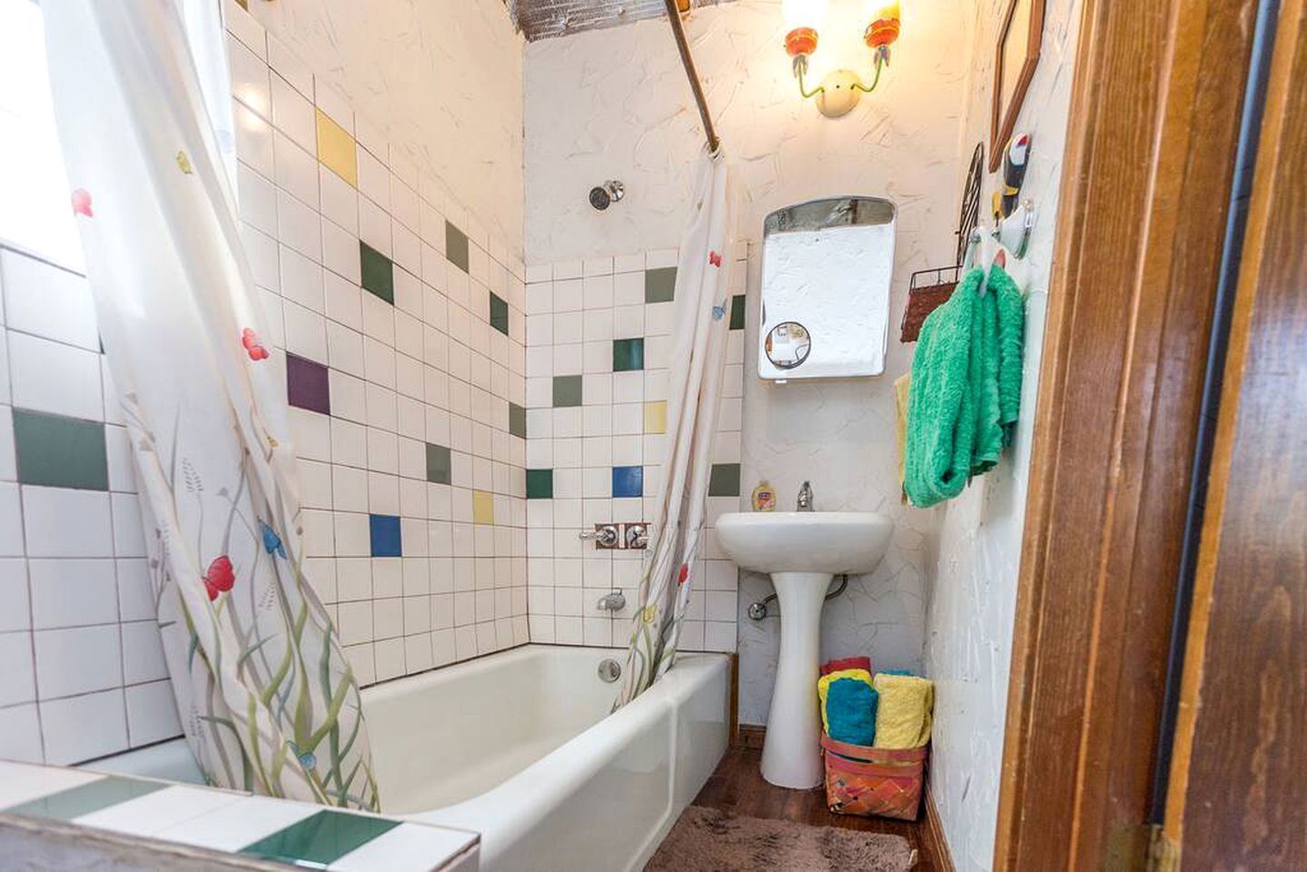 Towels, soap, shampoo, toilet paper