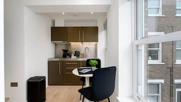 Studio (Superior Studio)