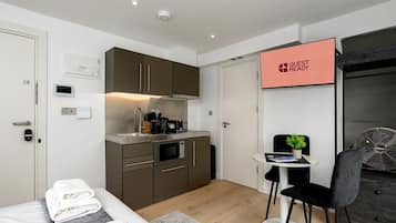 Studio (Standard Studio)