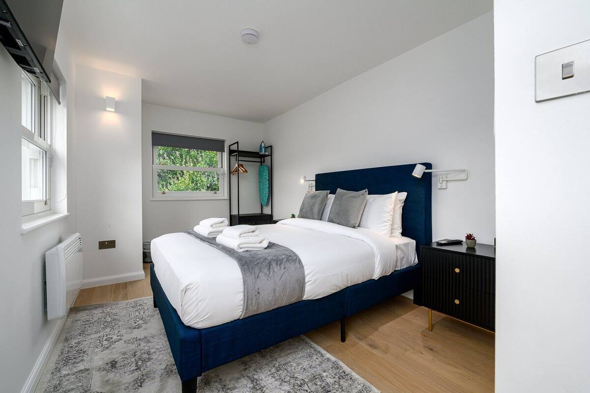 Studio (Superior Studio)