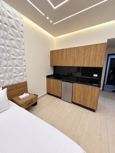 Weekend Hotel