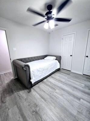3 bedrooms, WiFi, bed sheets