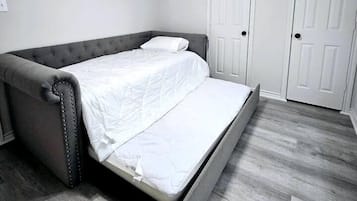 3 bedrooms, WiFi, bed sheets