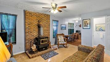TV, fireplace