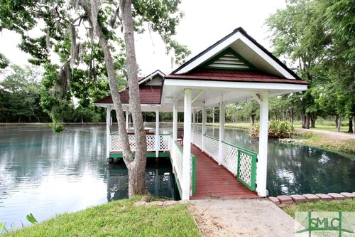 Quaint Cottage with Covered Dock on the Pond and Walking Trails in Georgia