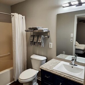 Banheira de hidromassagem, secador de cabelo