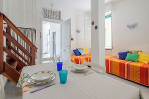 Apartment | Eigene Küche | Kühlschrank, Mikrowelle, Herdplatte, Espressomaschine