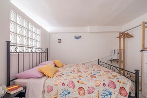 Apartment | Free cots/infant beds, free WiFi, bed sheets