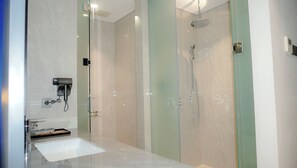 Junior Suite, 2 Bedrooms | Desk, iron/ironing board, free WiFi, bed sheets - Nusatu by ARTOTEL - Semarang (Semarang)
