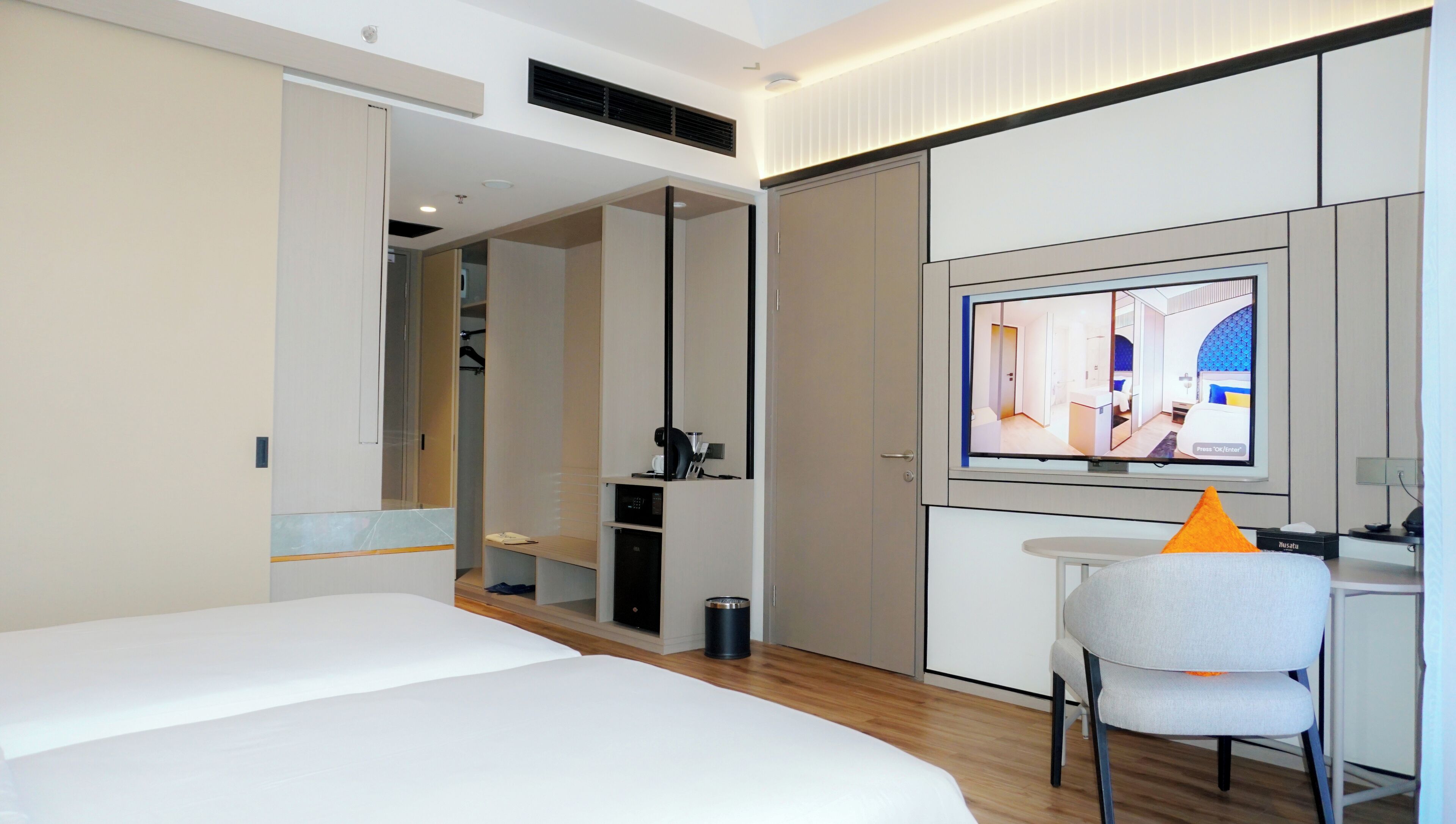 Superior Room | Desk, iron/ironing board, free WiFi, bed sheets