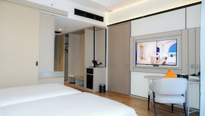 Superior Room | Desk, iron/ironing board, free WiFi, bed sheets - Nusatu by ARTOTEL - Semarang (Semarang)