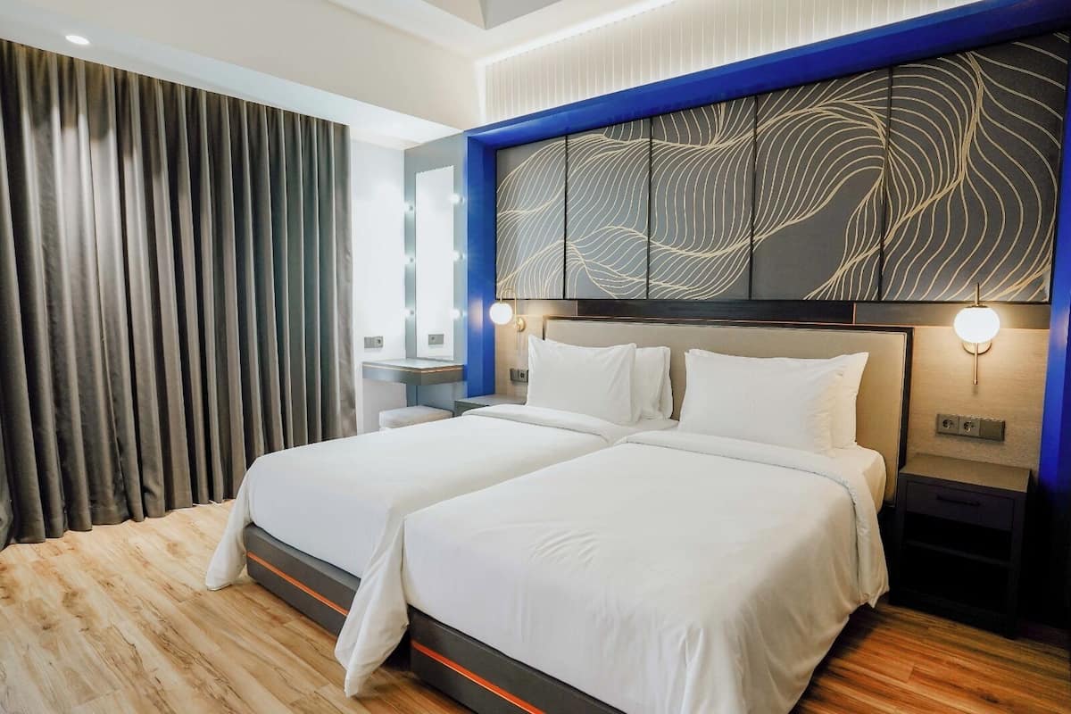 Superior Room | Desk, iron/ironing board, free WiFi, bed sheets