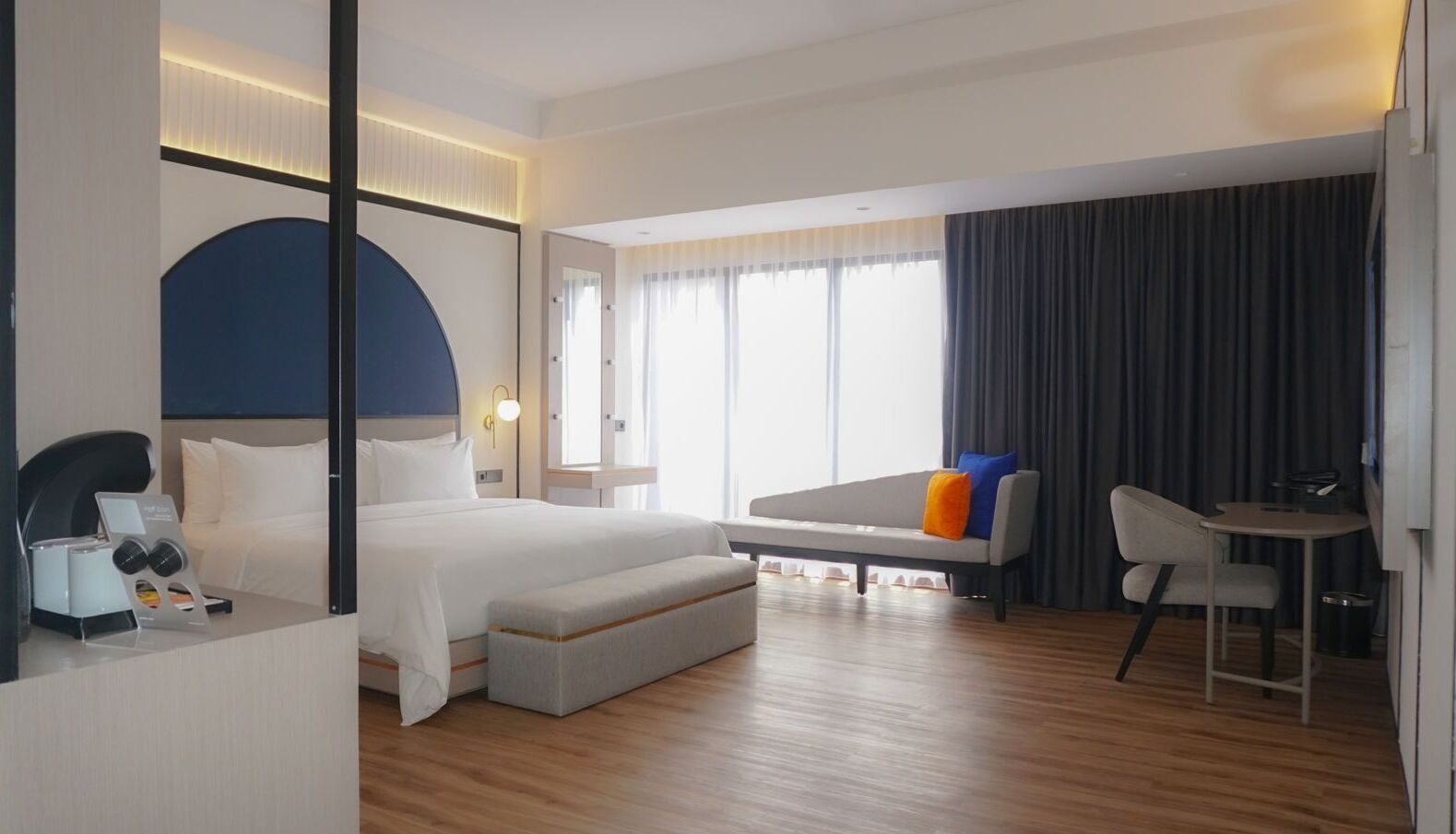 Deluxe Room | Desk, iron/ironing board, free WiFi, bed sheets