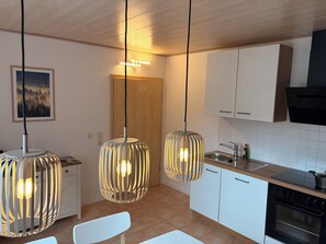 Kühlschrank, Ofen, Herdplatte, Geschirrspüler