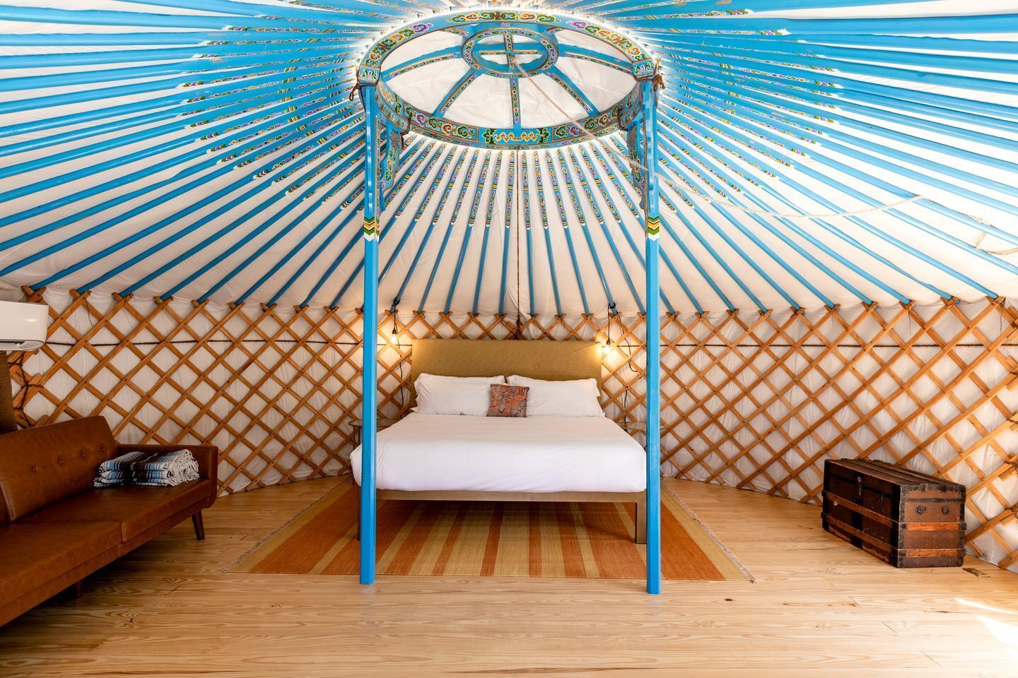 1 bedroom, desk, WiFi, bed sheets