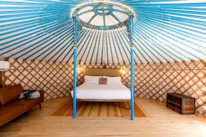 1 bedroom, desk, WiFi, bed sheets - Peaceful Couples Yurt with Hot Tub in Dripping Springs, Texas (Dripping Springs)