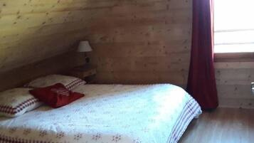 Chalet with Jacuzzi | Free WiFi