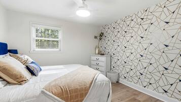 3 bedrooms, in-room safe, desk, iron/ironing board