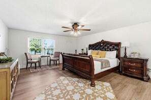 3 bedrooms, in-room safe, desk, iron/ironing board - Ultimate Lakefront Cabin with Outdoor Pool in Georgia (Eatonton)