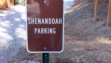 Een bord dat de parkeerplaats Shenandoah aangeeft.