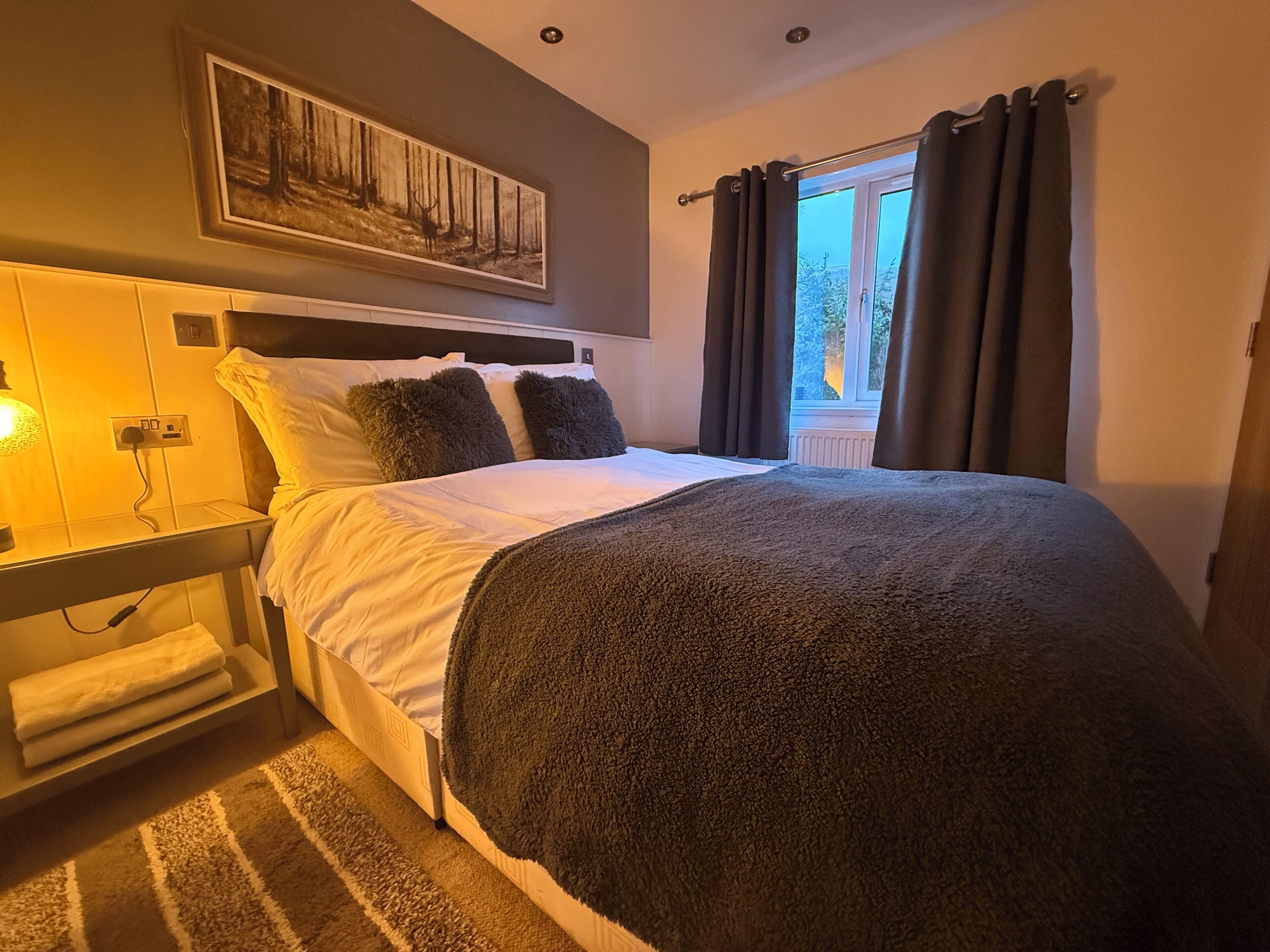 Cabana standard, 2 quartos (Lodge 15.  Pets - With Hot Tub) | Ferros/tábuas de passar roupa, acesso grátis à internet com fio