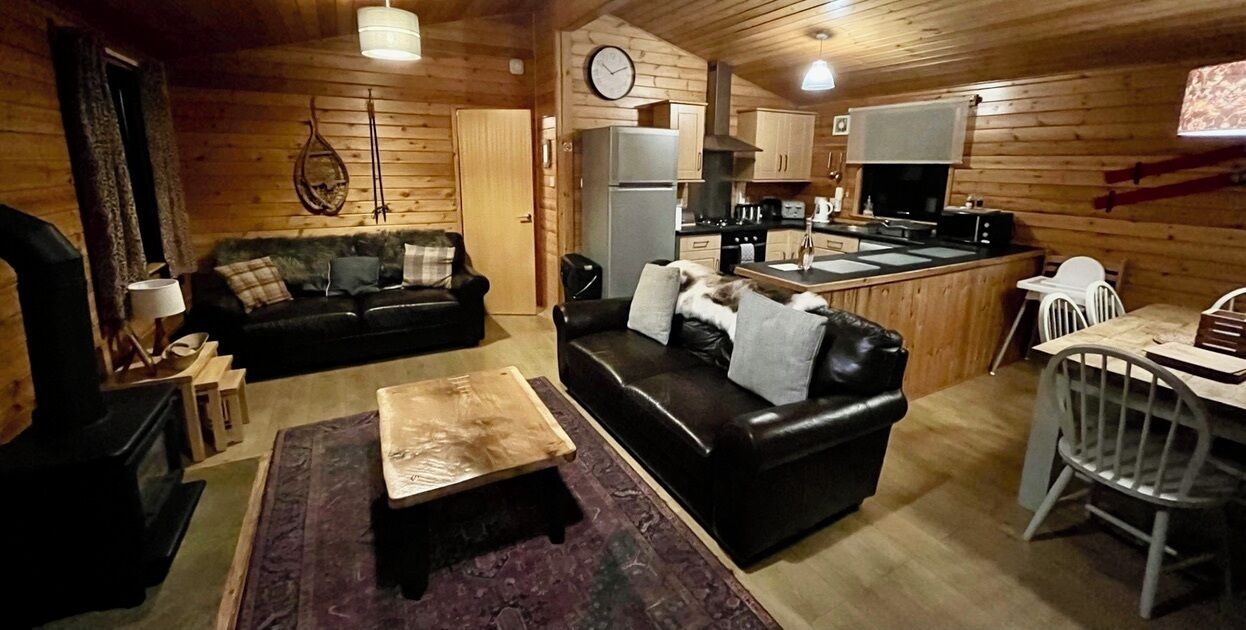 Superior Cabin, 3 Bedrooms (Lodge 4. Pets -With Hot tub) | Iron/ironing board, free cots/infant beds, travel cot