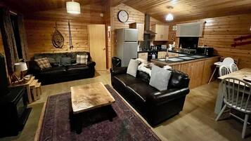 Superior huisje, 3 slaapkamers (Lodge 4. Pets -With Hot tub) | Een strijkplank/strijkijzer, gratis babybedden, reisbedje