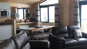 Superior Cabin, 2 Bedrooms (Lodge 16. Pets - With Hot tub) | Iron/ironing board, free cribs/infant beds, travel crib