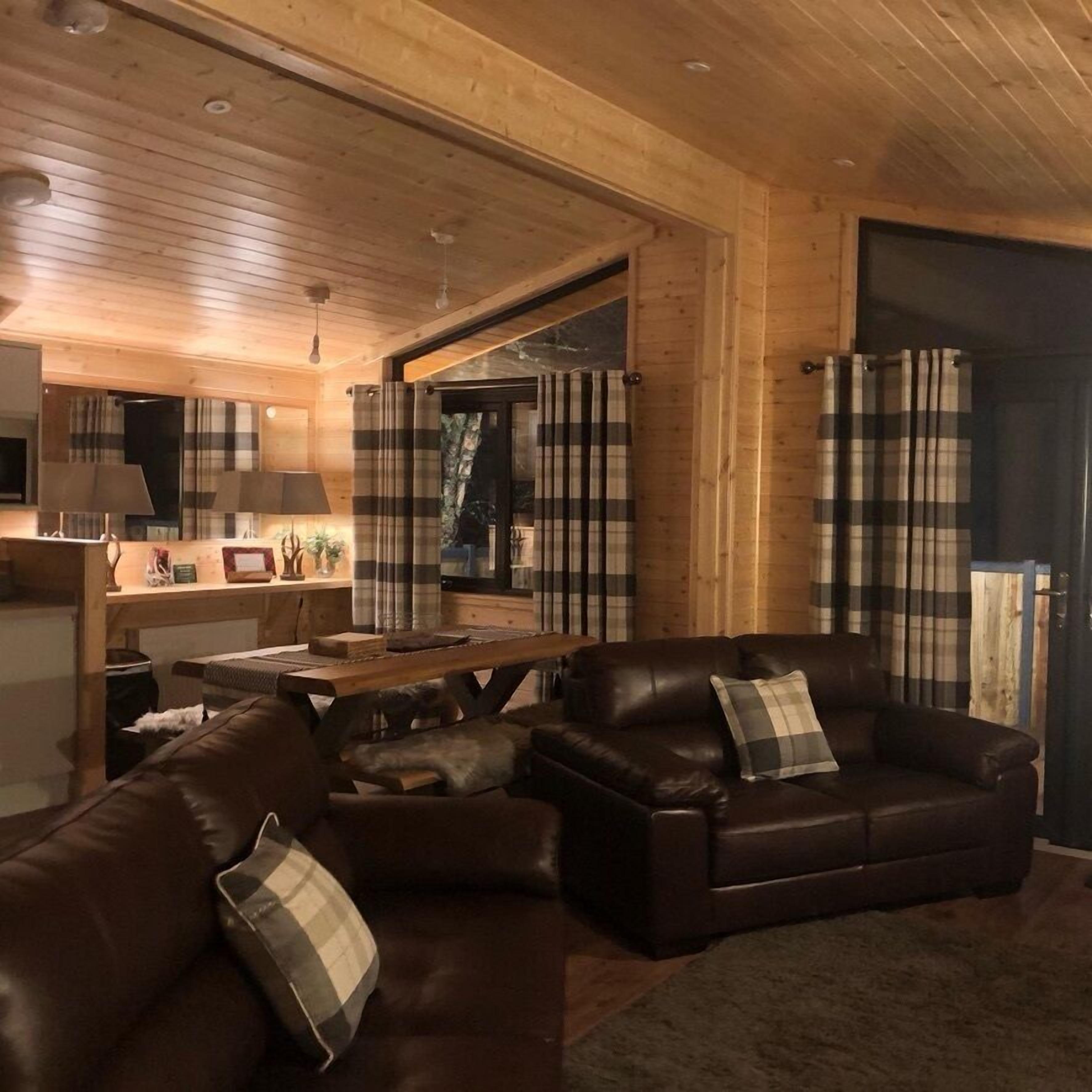 Iron/ironing board, free cots/infant beds, travel cot