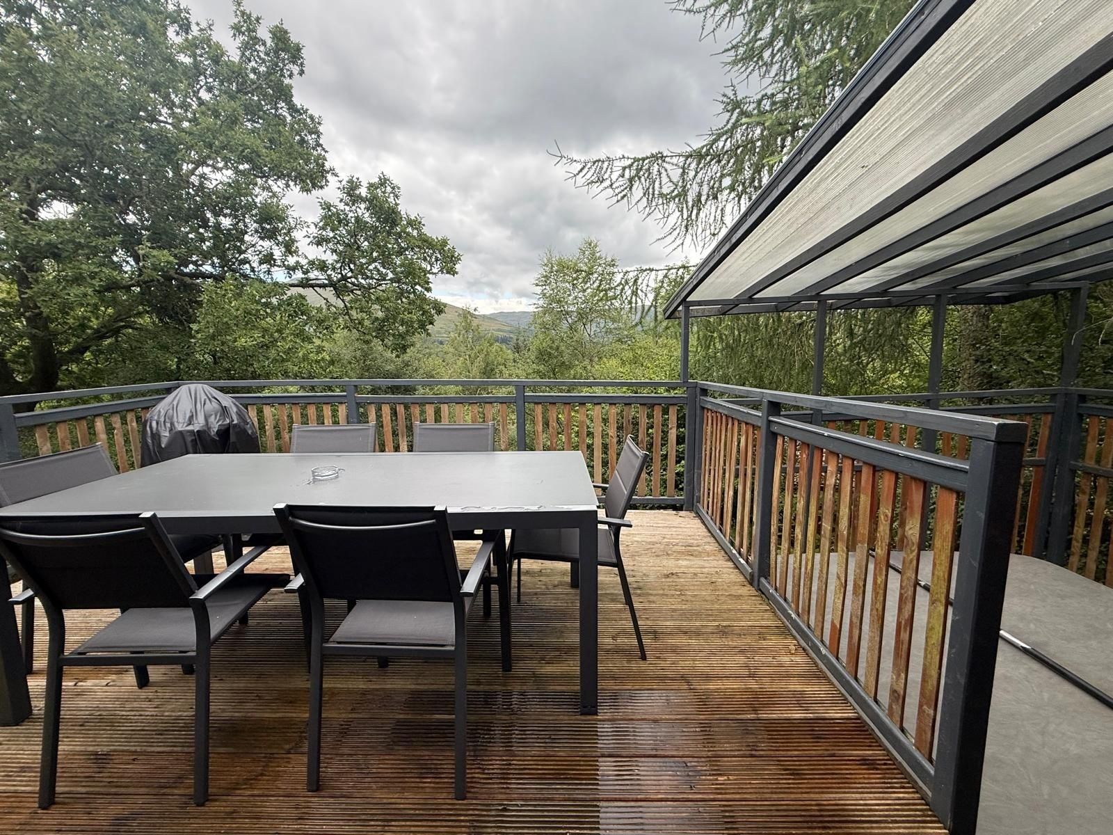 Cabana luxo, 2 quartos (Lodge 7. Pets - With Hot tub) | Ferros/tábuas de passar roupa, acesso grátis à internet com fio