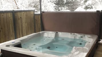 Hytte – superior, 2 soverom (Lodge 16. Pets - With Hot tub) | Terrasse/patio