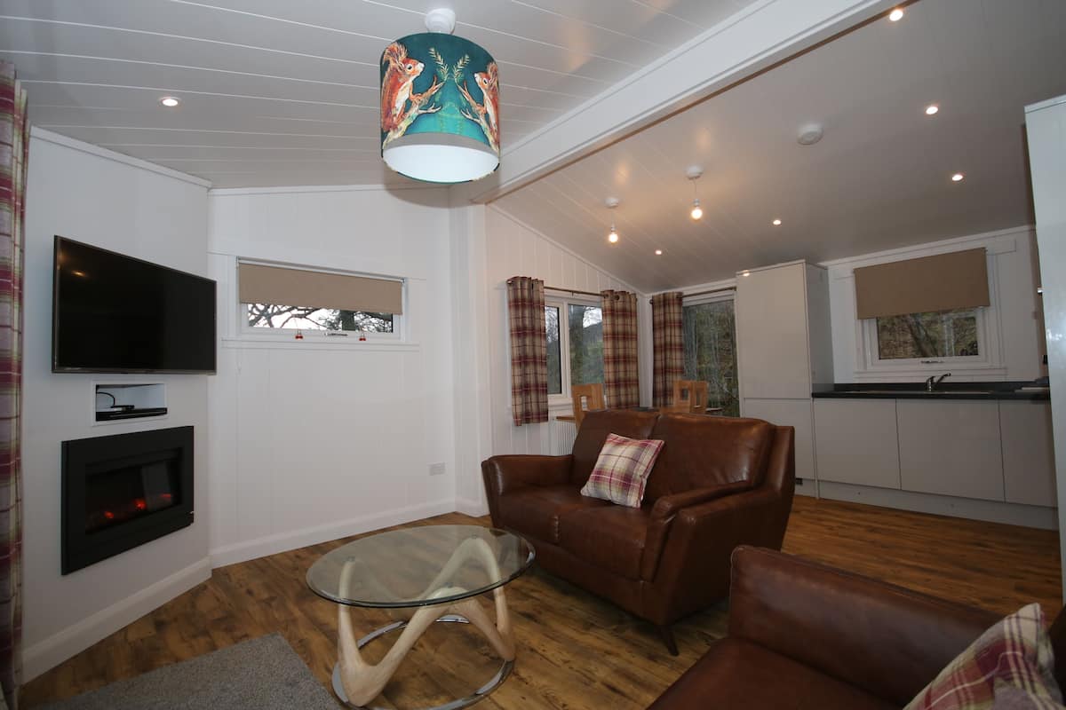 Cabana, 2 quartos (Lodge 13,14. Pets - With Hot tub) | Ferros/tábuas de passar roupa, berços grátis, berço de viagem