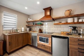 Coffee/tea maker, fridge, microwave, oven