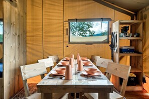 Dining - Beautiful Secluded Tented Cabin with Fire Pit in Sevierville, Tennessee (Sevierville)