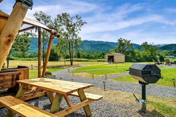 تناول الطعام بالخارج