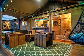 المنشأة من الداخل