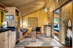 Työpöytä, Wi-Fi, vuodevaatteet