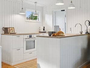 Fridge, cookware/dishes/utensils