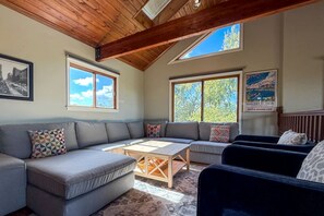 TV, fireplace, stereo