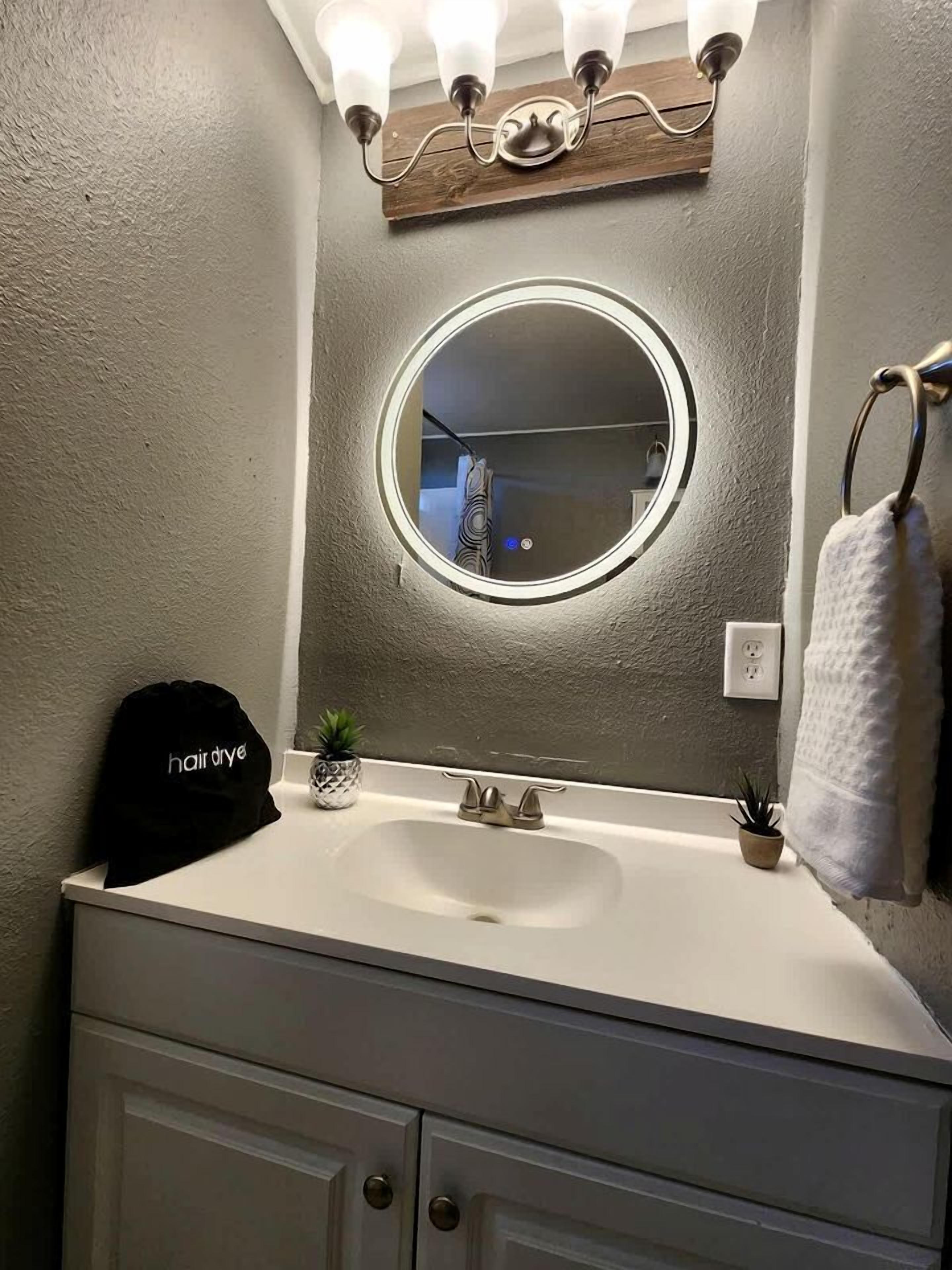 Jetted tub, hair dryer, towels, soap