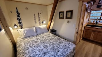 2 bedrooms, bed sheets