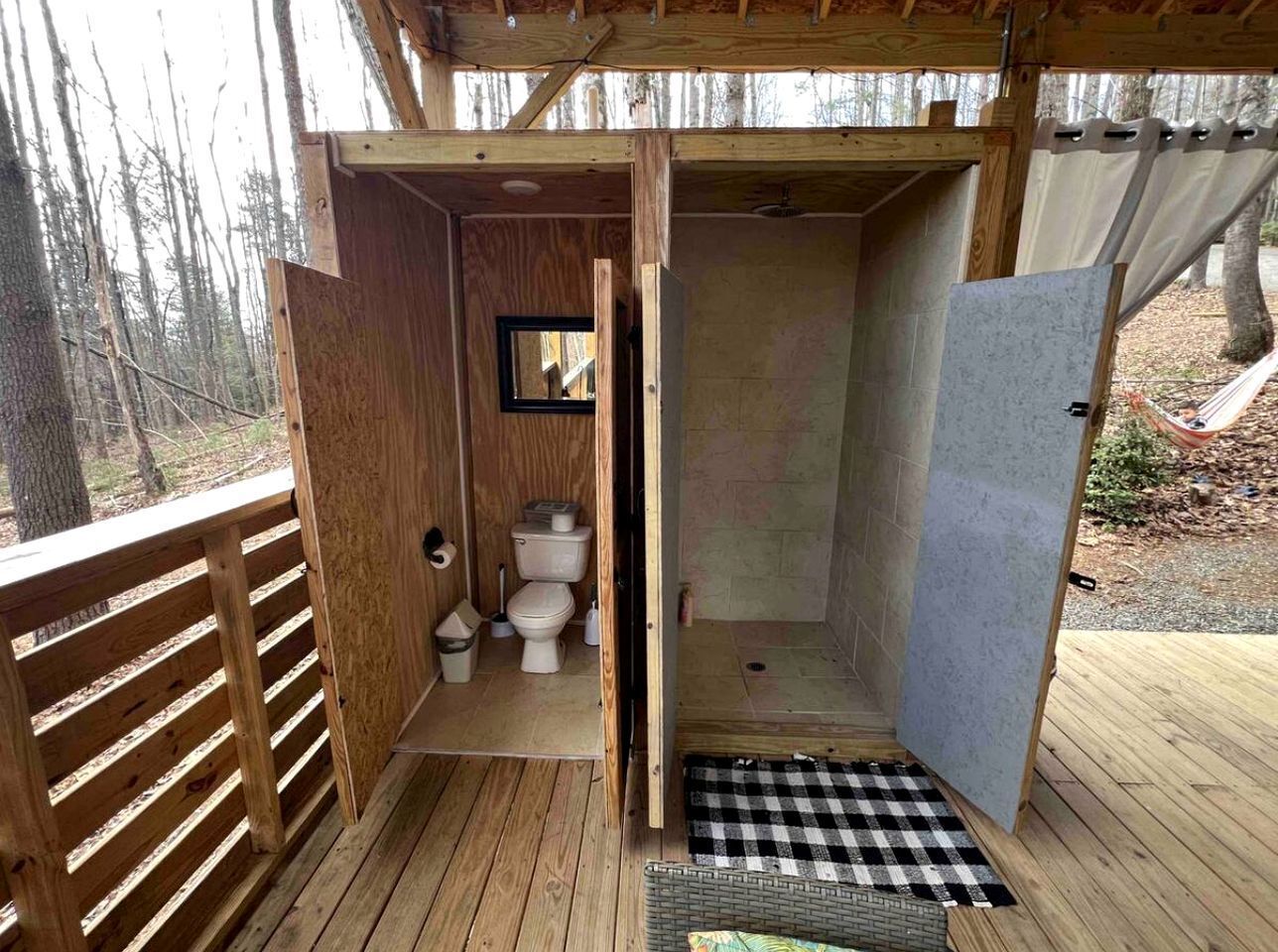 Towels, soap, shampoo, toilet paper