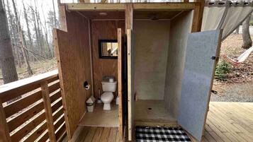 Towels, soap, shampoo, toilet paper