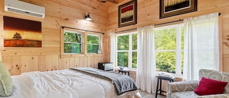 2 habitaciones, escritorio, tabla de planchar con plancha y wifi