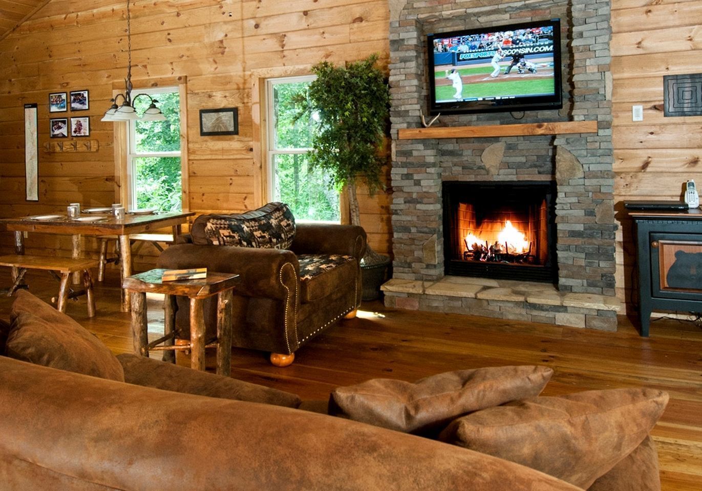 TV, fireplace