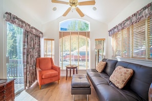 Stereo - Luxury Cottage with Furnished Deck in Trinity, California (Big Flat)