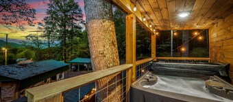 Beautiful Cabin with Fire Pit in Hayesville, North Carolina